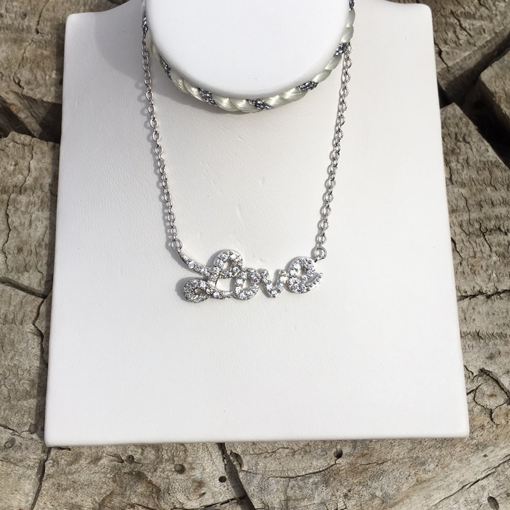 💙💎Sterling Silver LOVE necklace 💎💙